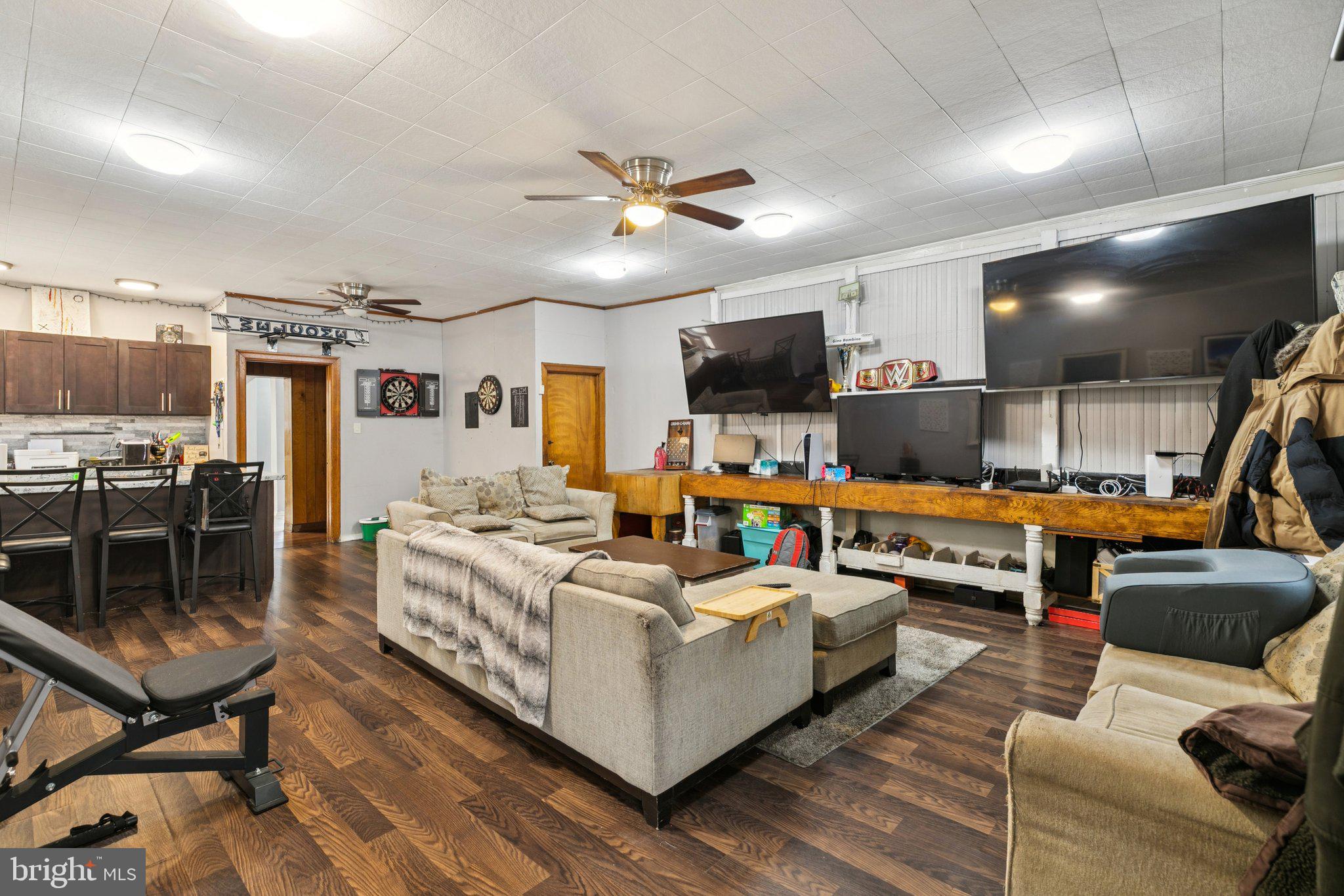 2638 E LEHIGH AVENUE