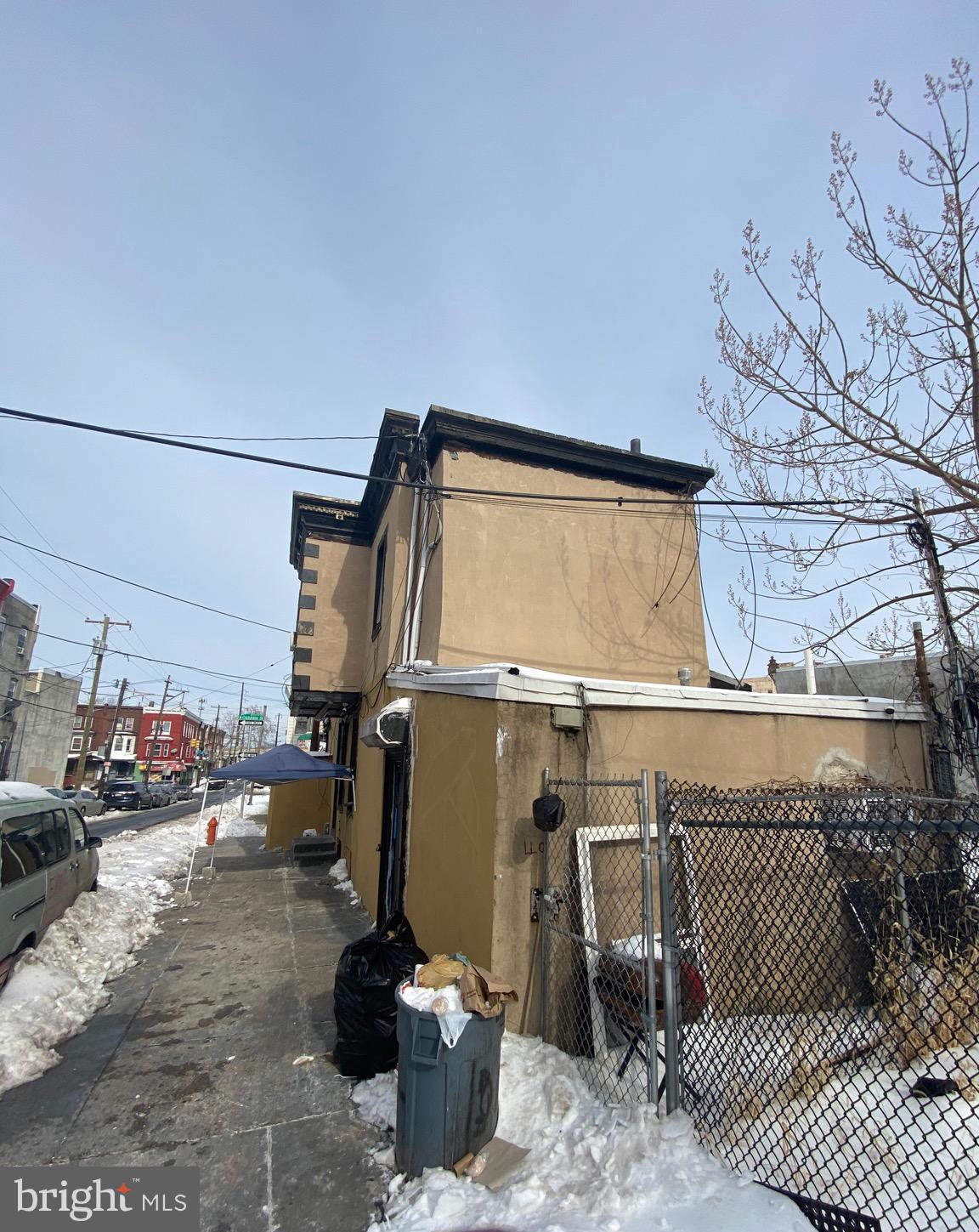 1554 W OAKDALE STREET