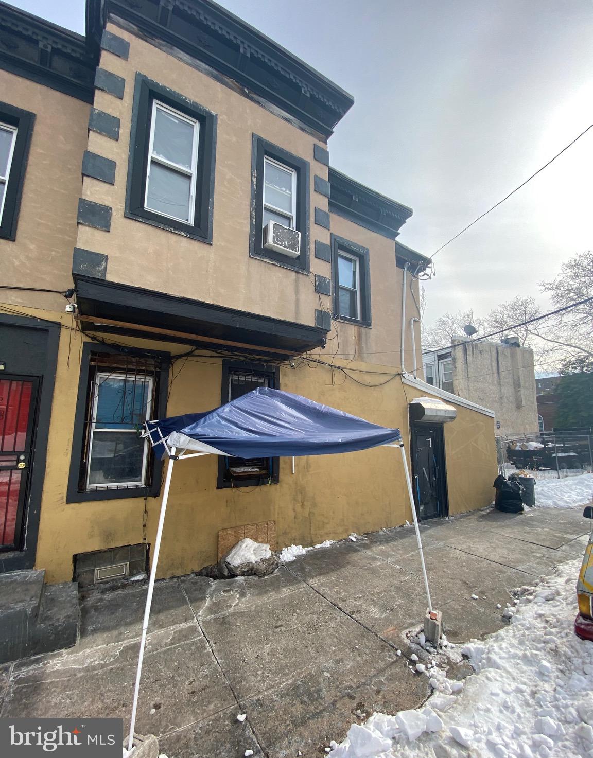 1554 W OAKDALE STREET