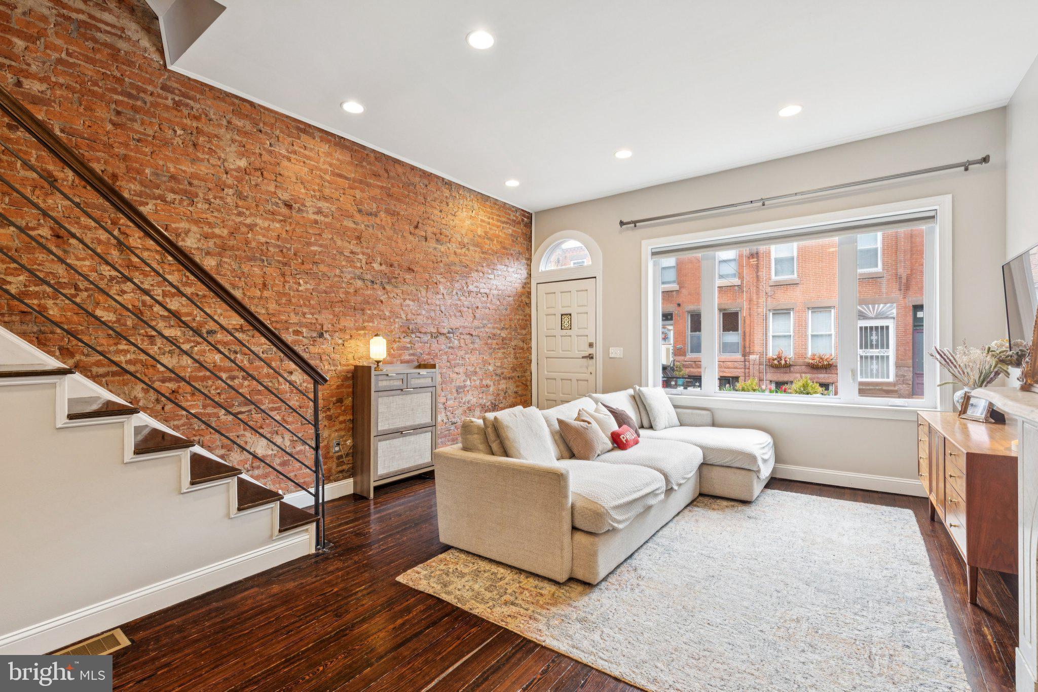 858 E THOMPSON STREET