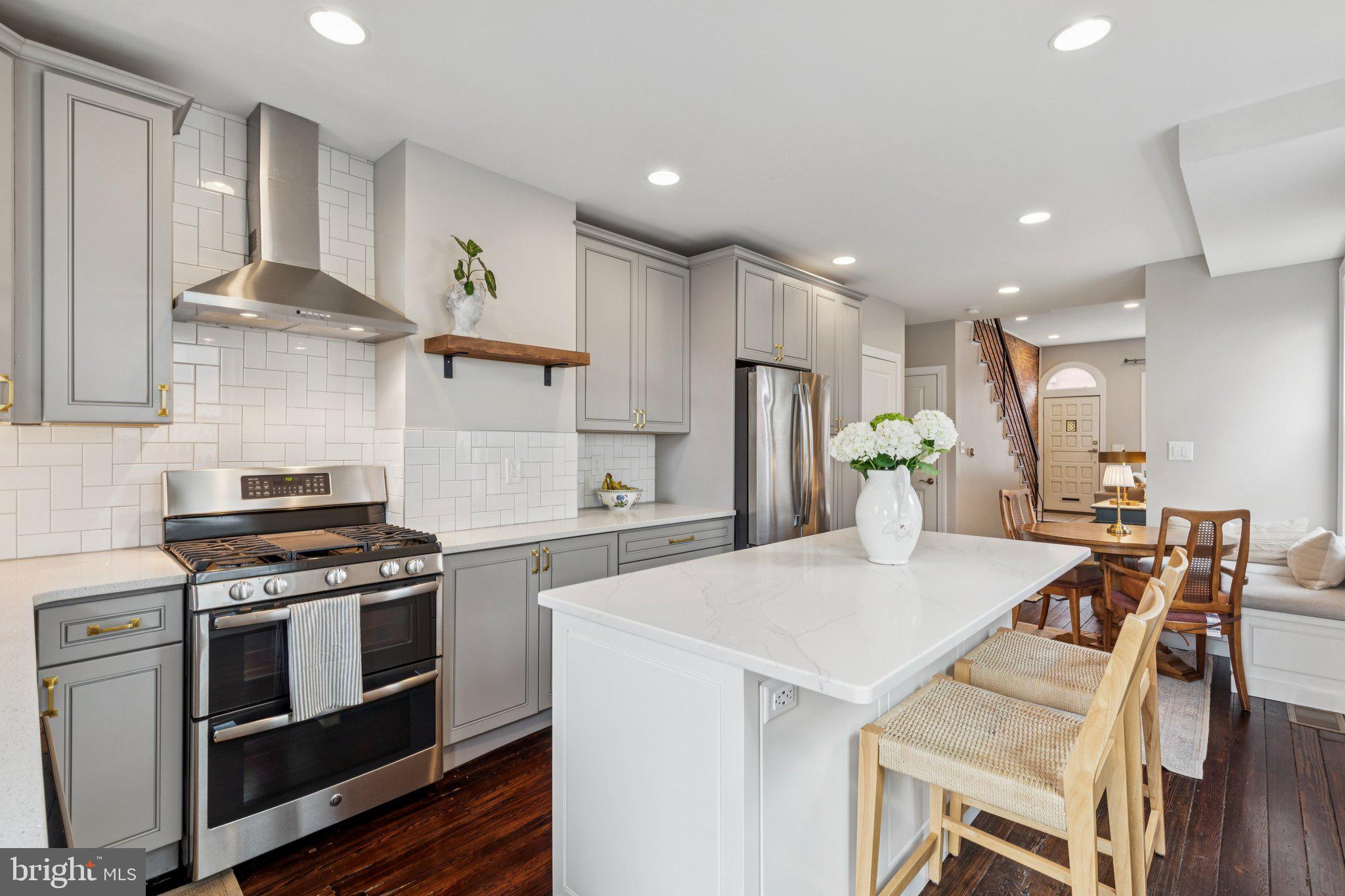 858 E THOMPSON STREET