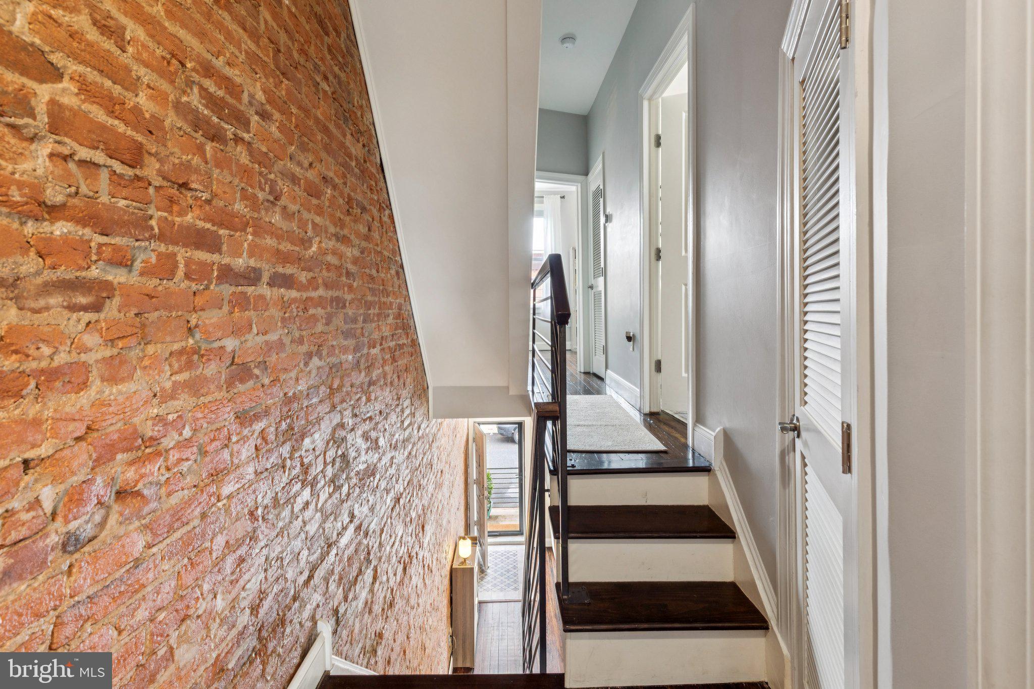 858 E THOMPSON STREET