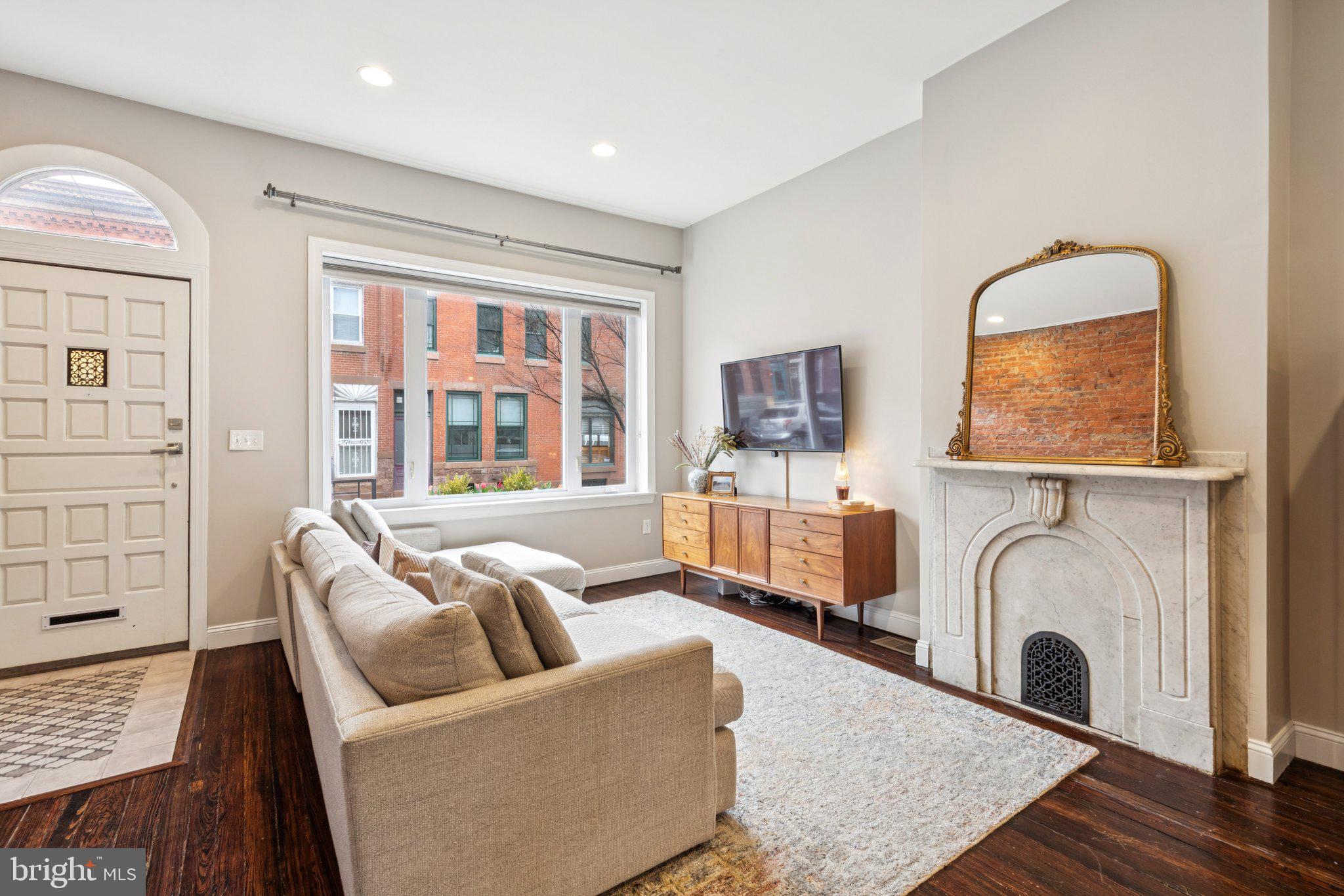 858 E THOMPSON STREET