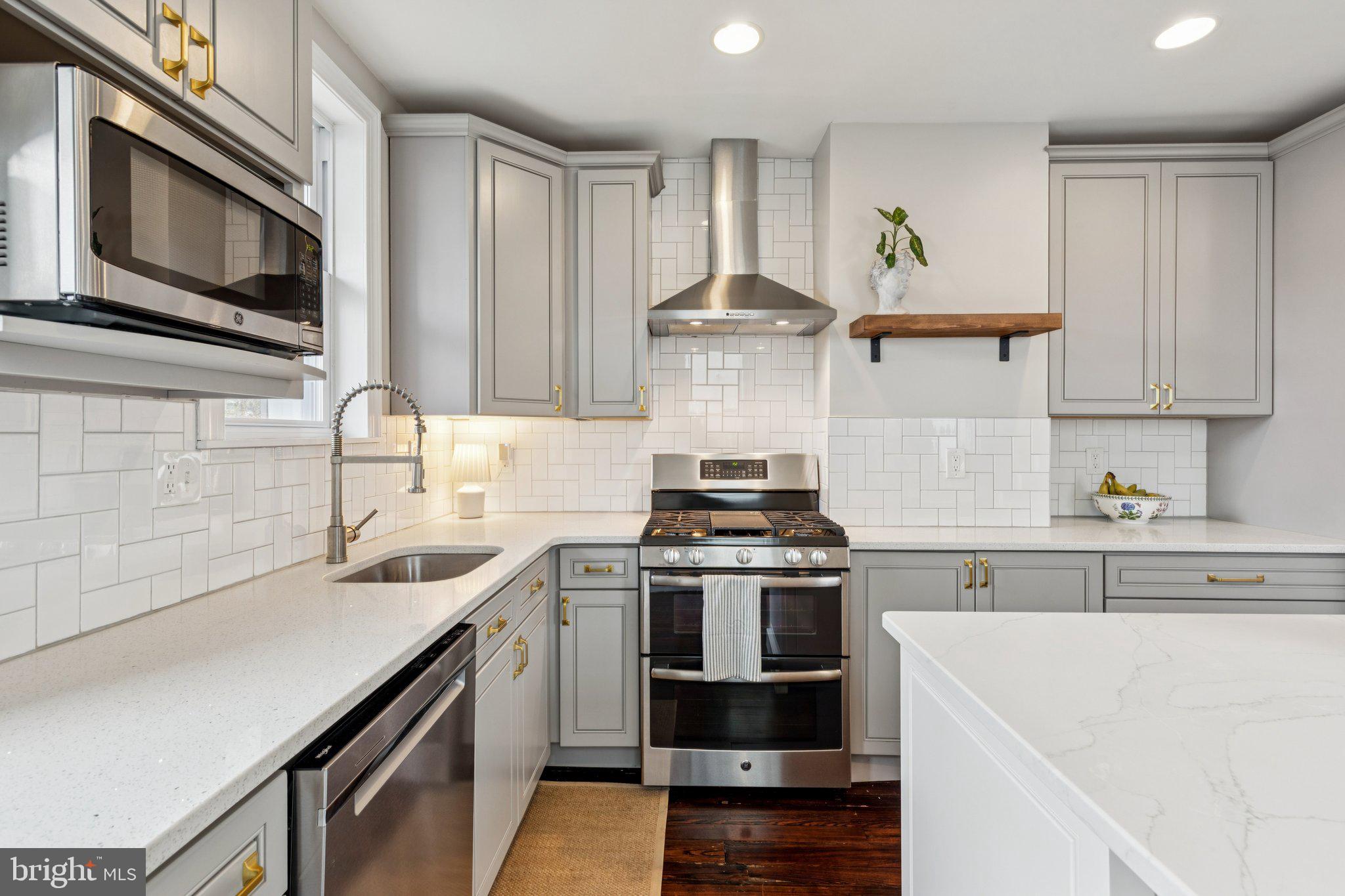 858 E THOMPSON STREET