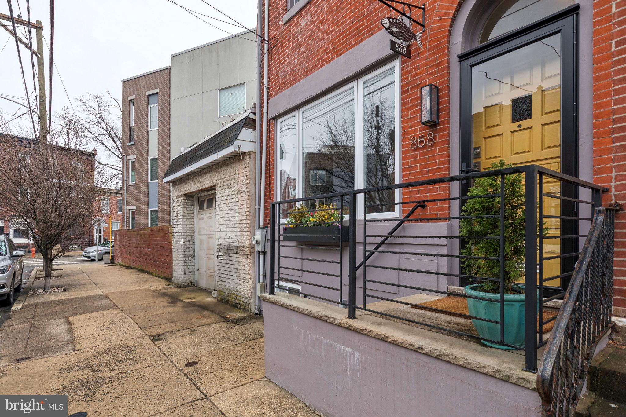 858 E THOMPSON STREET