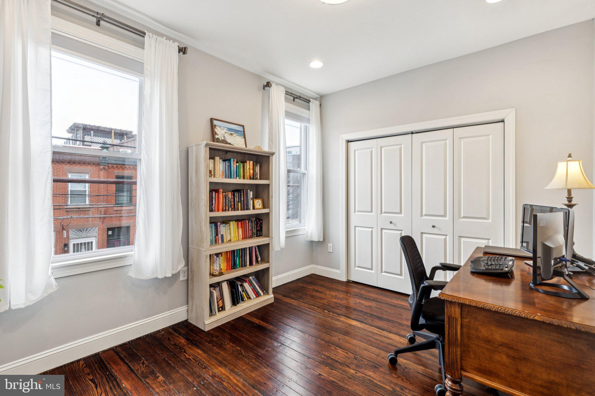 858 E THOMPSON STREET