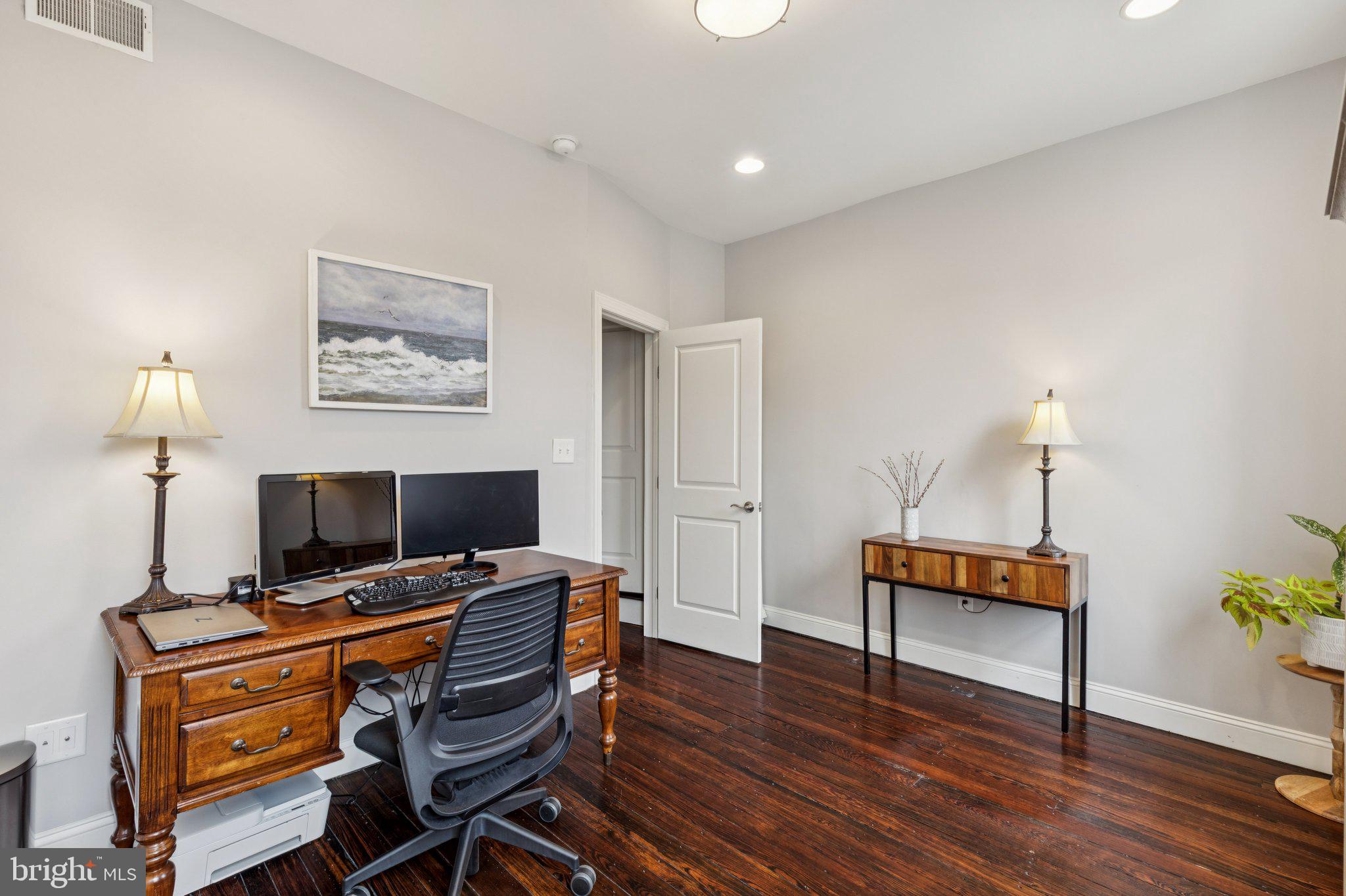 858 E THOMPSON STREET