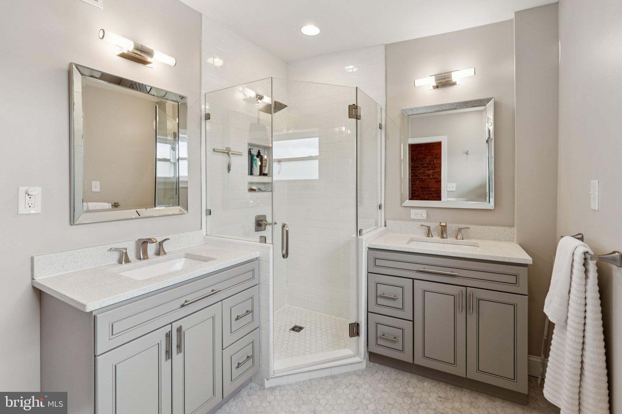 858 E THOMPSON STREET