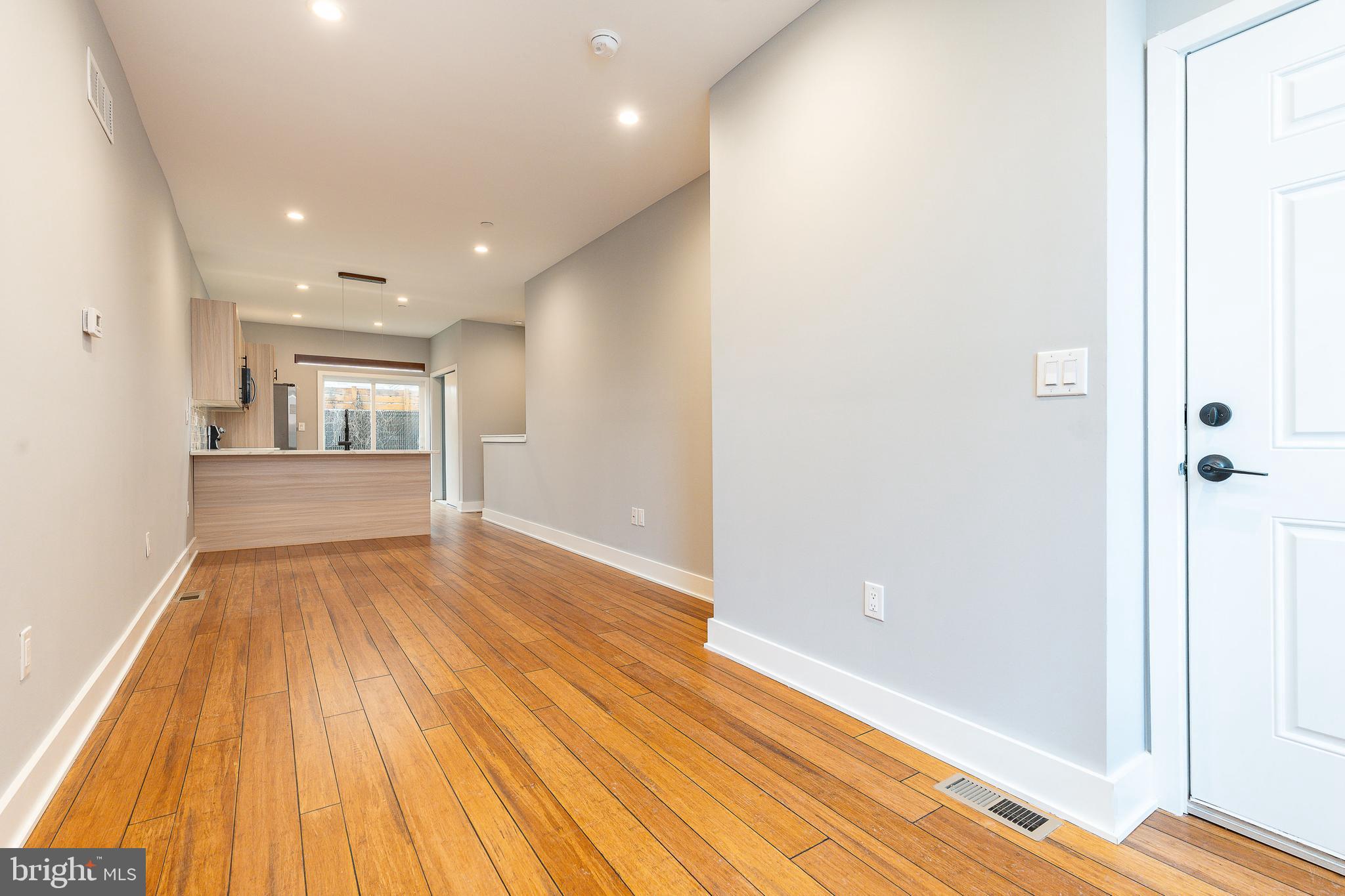 2821 LIVINGSTON STREET 1