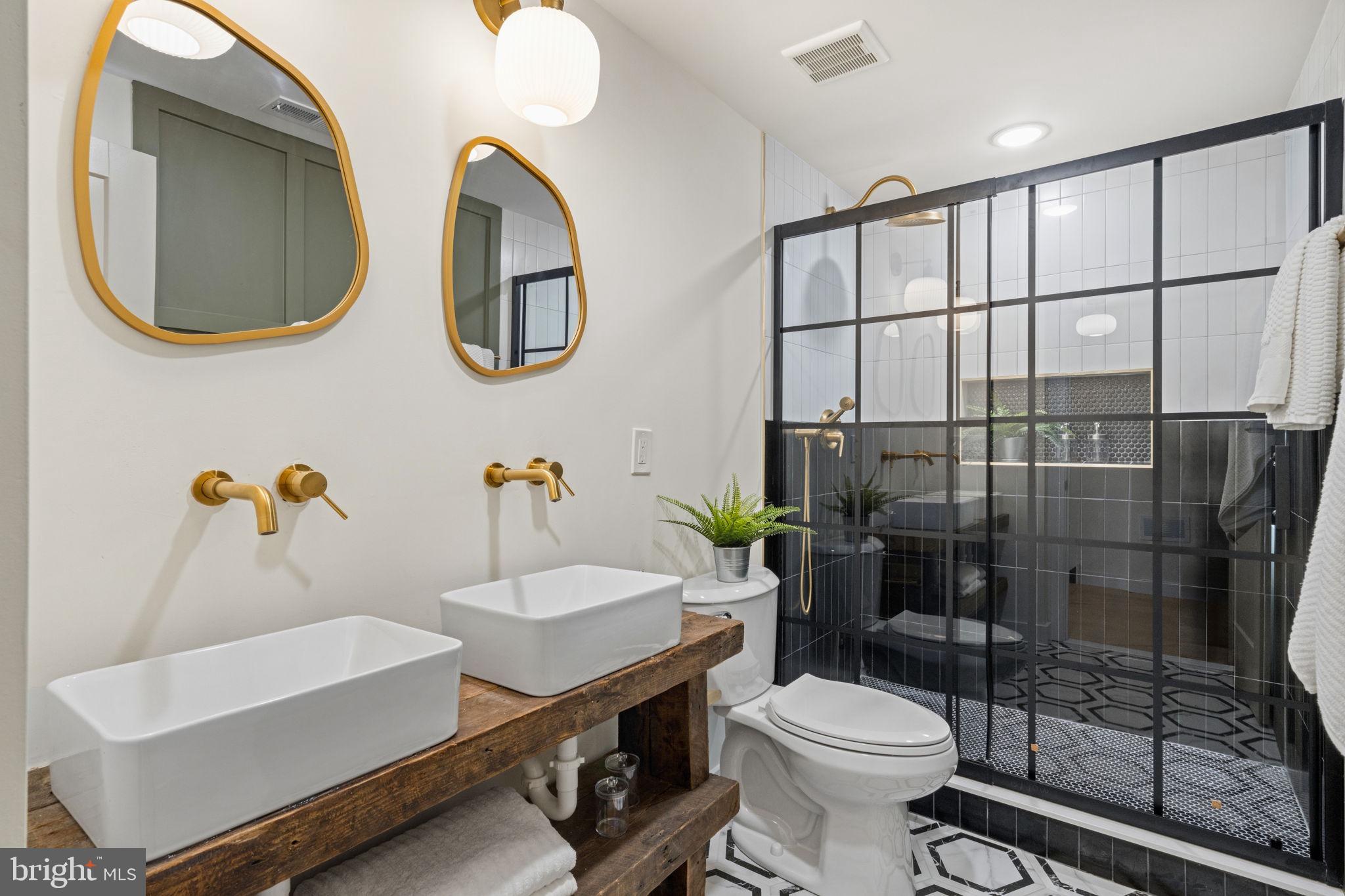 1530 N LAWRENCE STREET