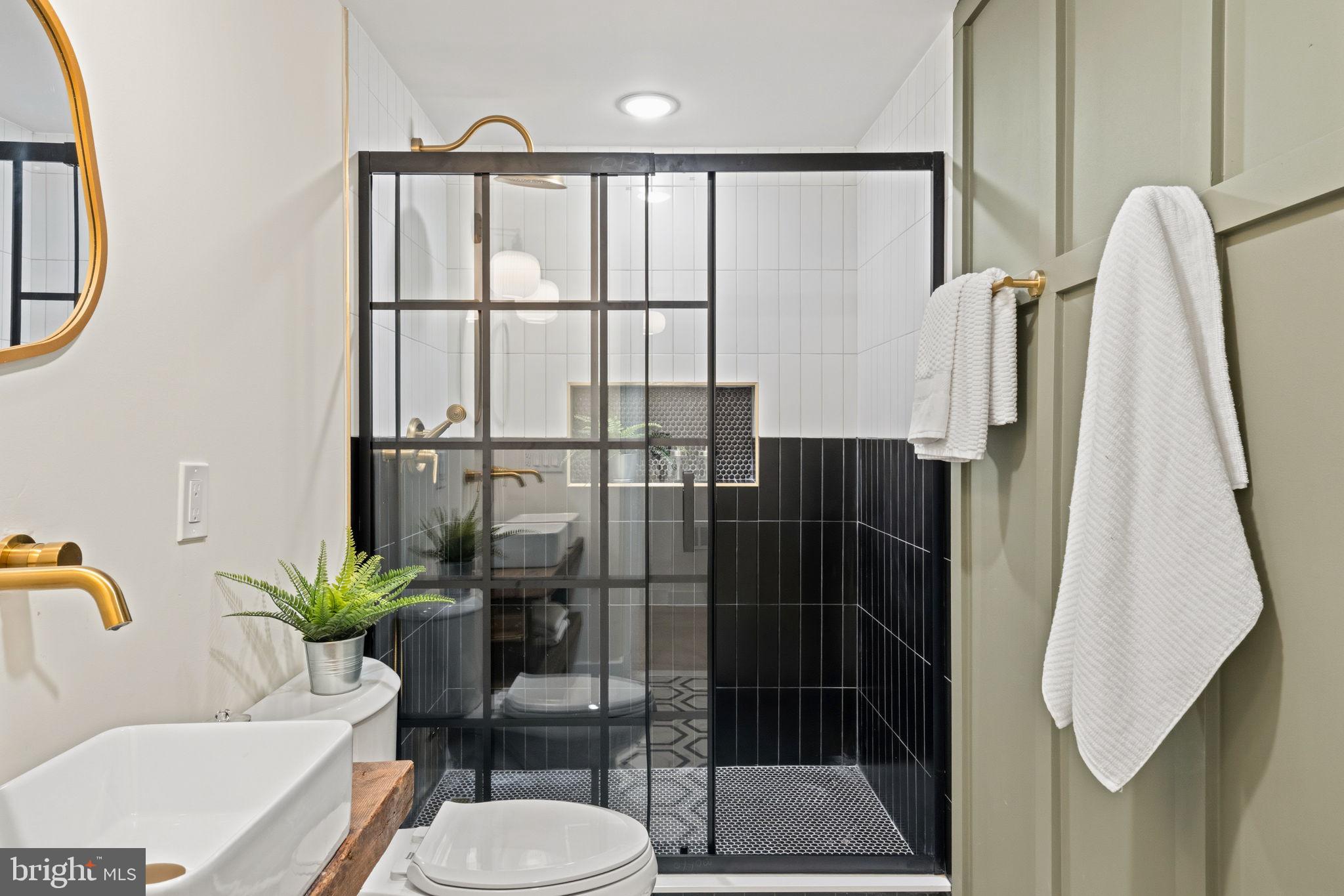 1530 N LAWRENCE STREET