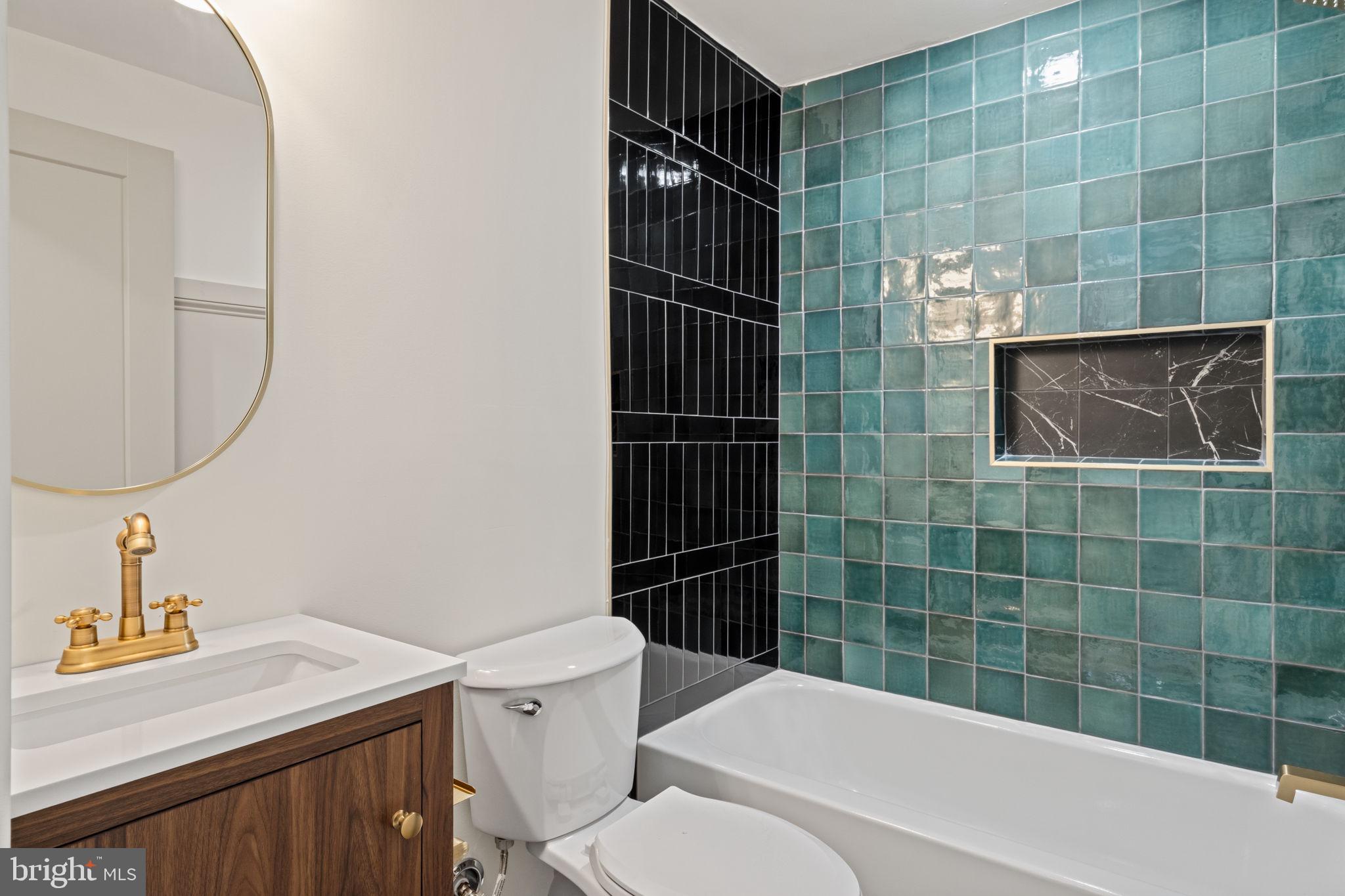 1530 N LAWRENCE STREET