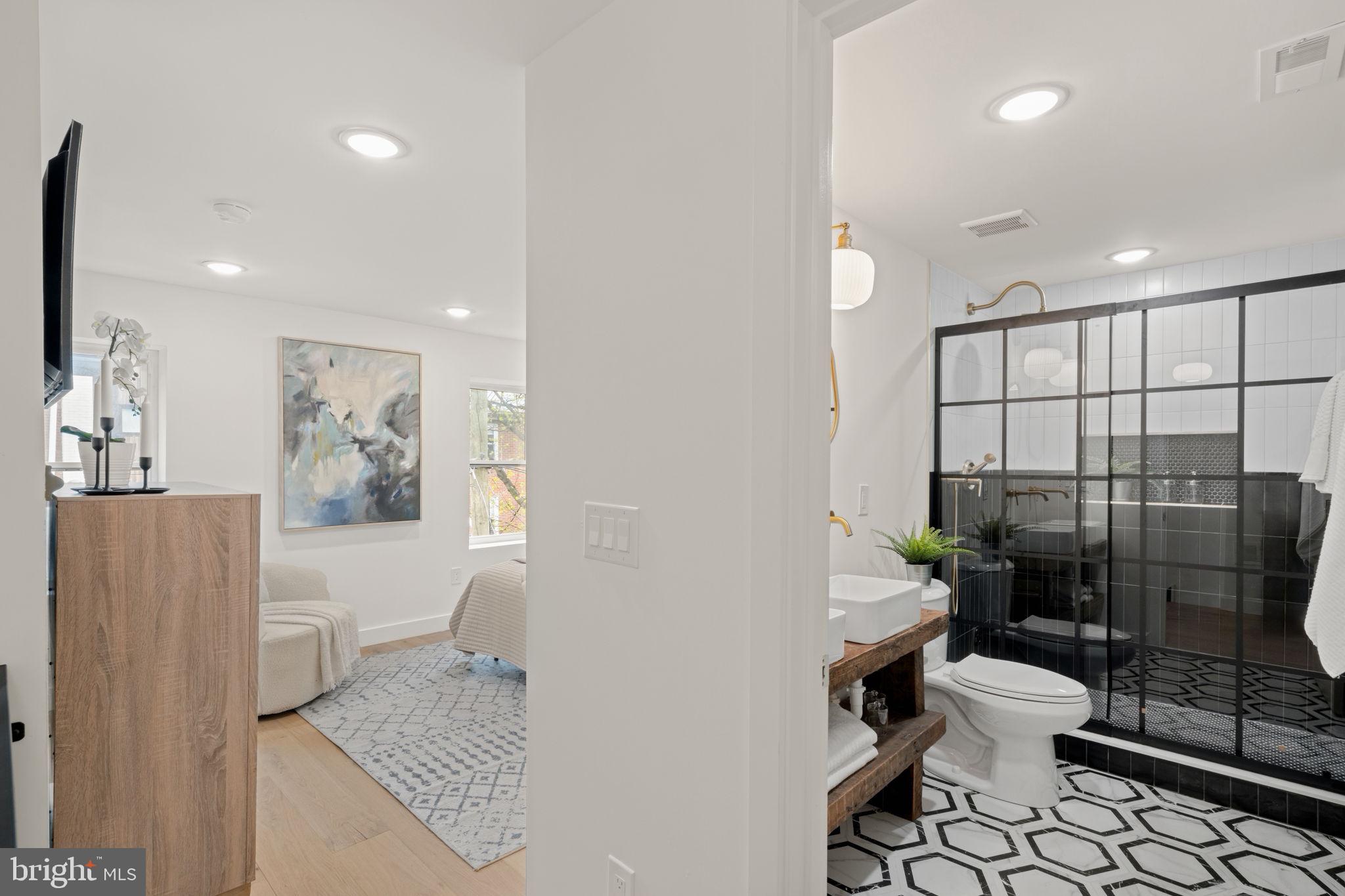 1530 N LAWRENCE STREET