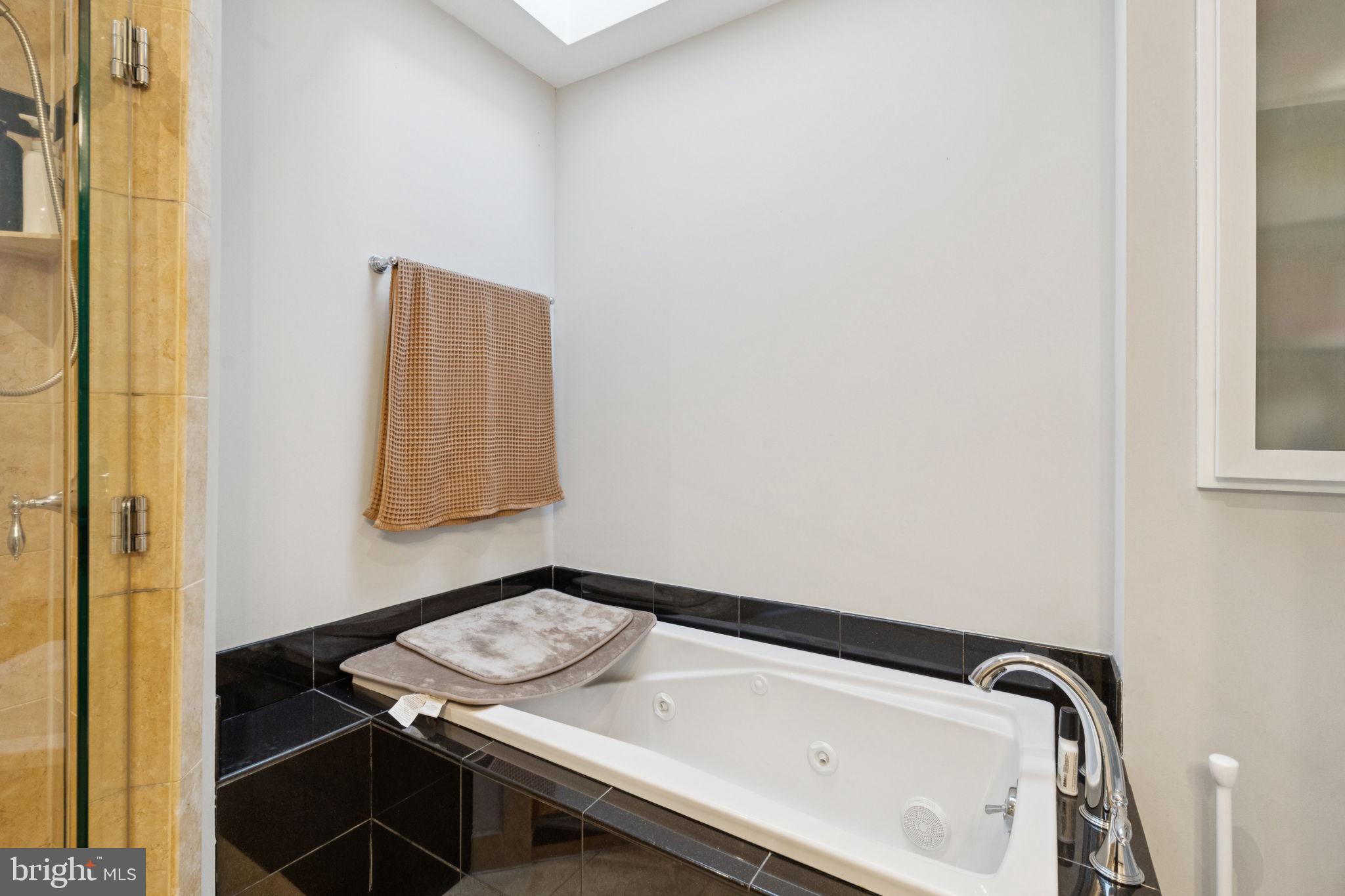 1615 SPRUCE STREET 1617 400