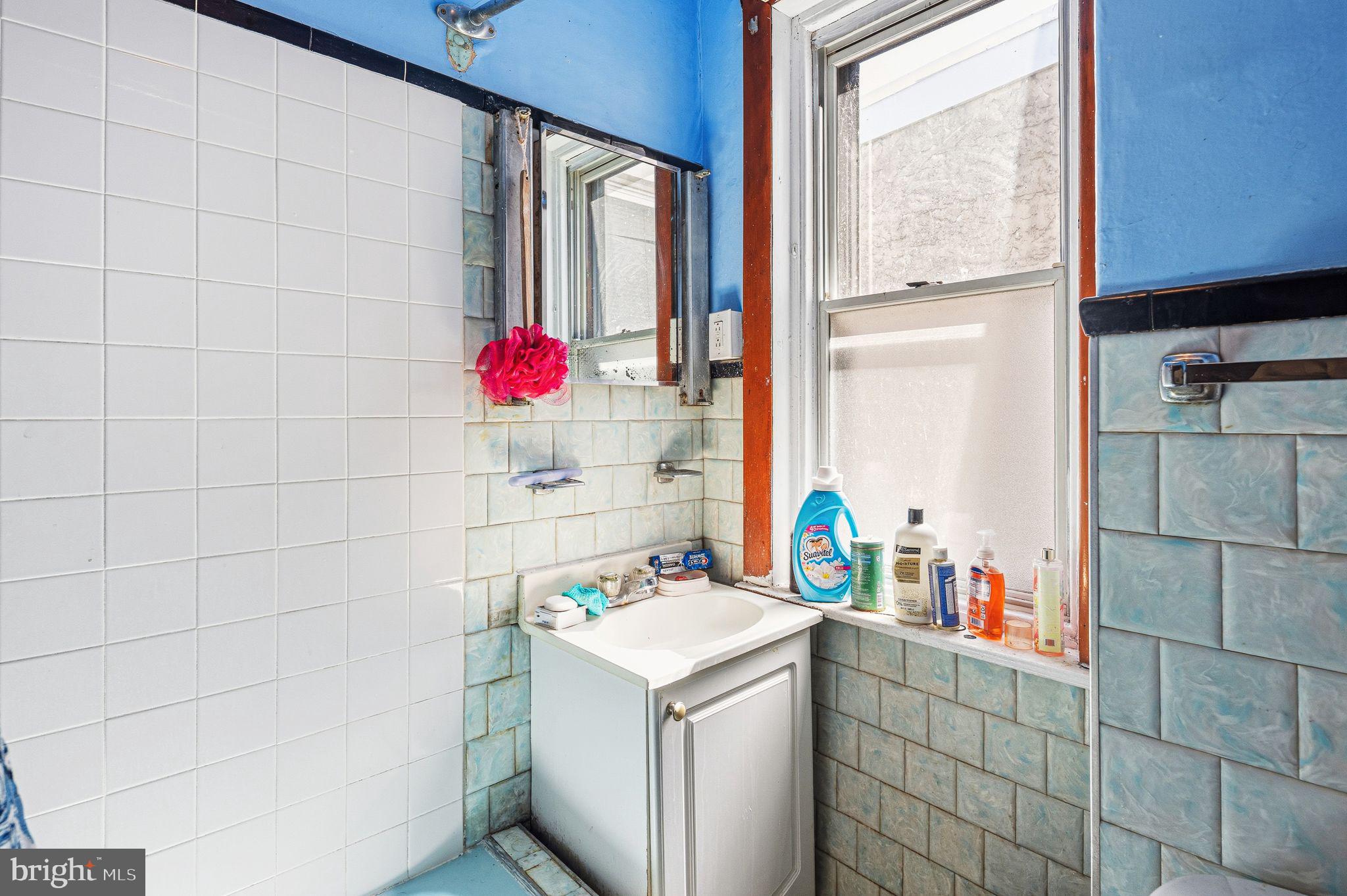 1549 N ROBINSON STREET