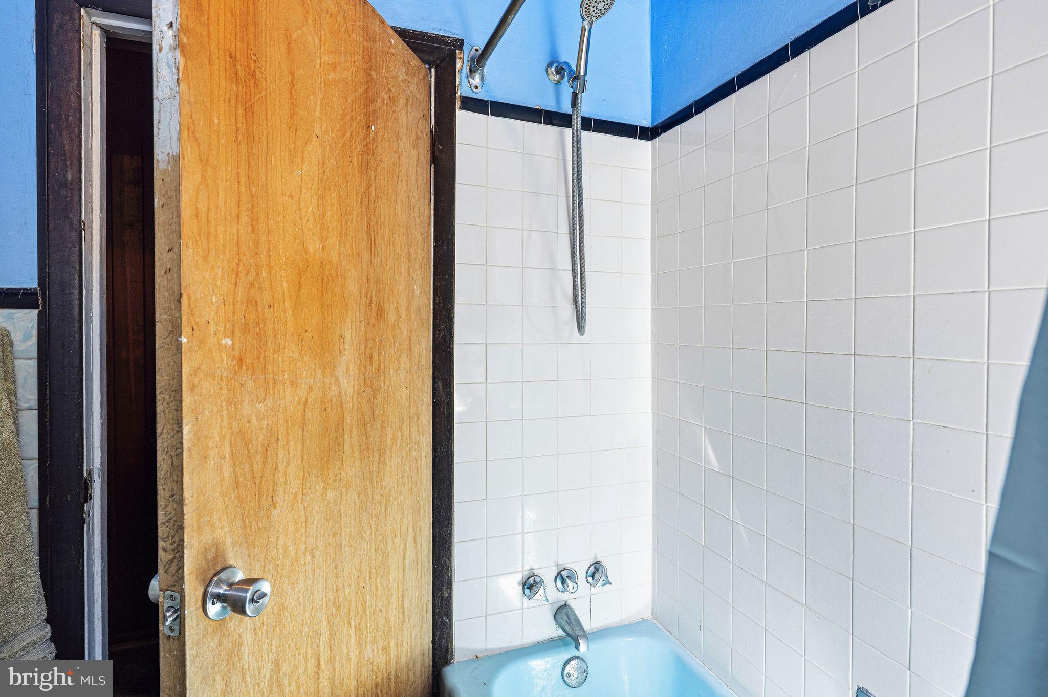 1549 N ROBINSON STREET