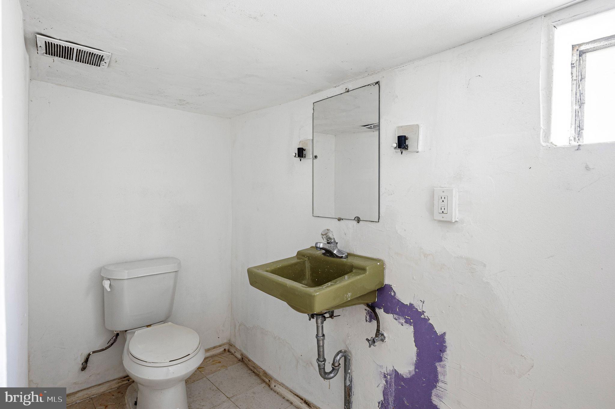 1549 N ROBINSON STREET