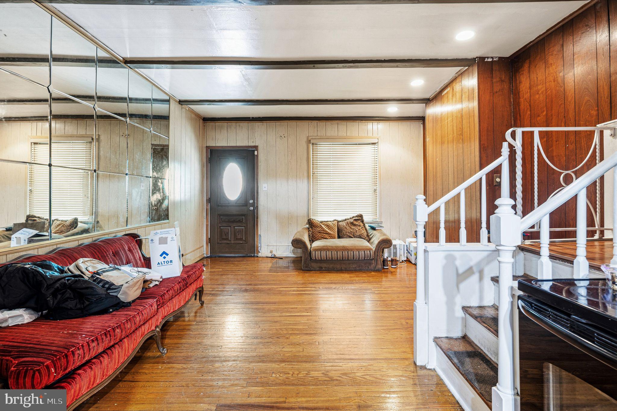 1549 N ROBINSON STREET