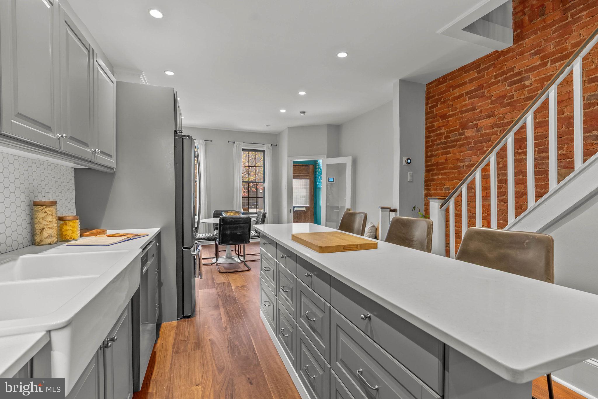 2729 CAMBRIDGE STREET