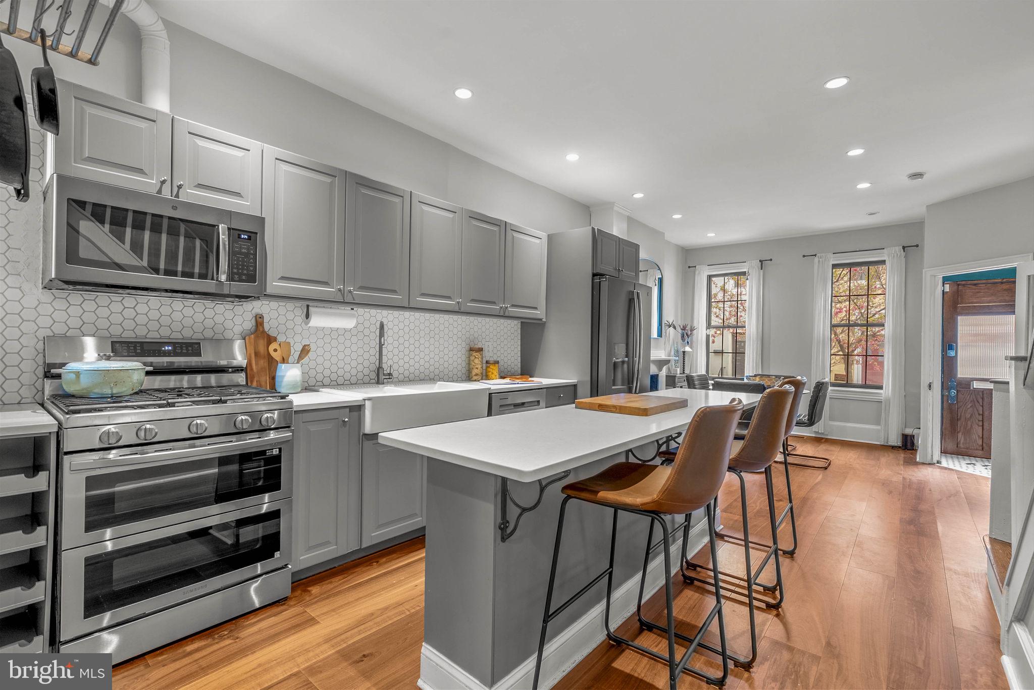 2729 CAMBRIDGE STREET