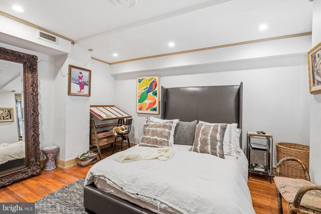 1901 WALNUT STREET 6F