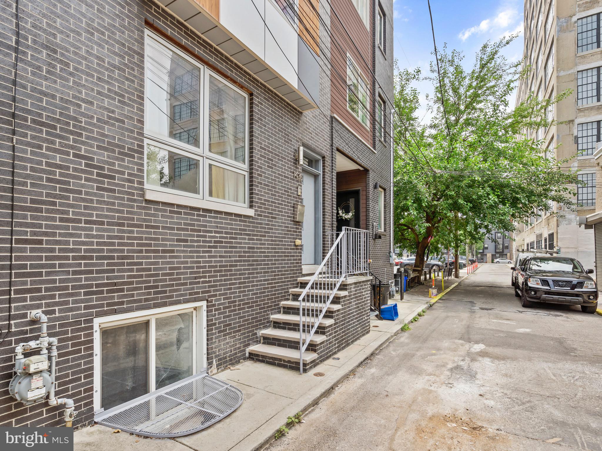 1435 N ORKNEY STREET