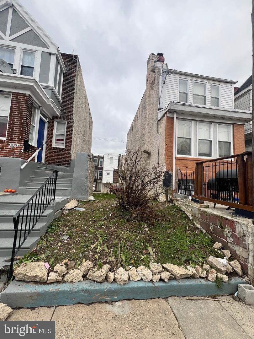 3833 LAWNDALE STREET