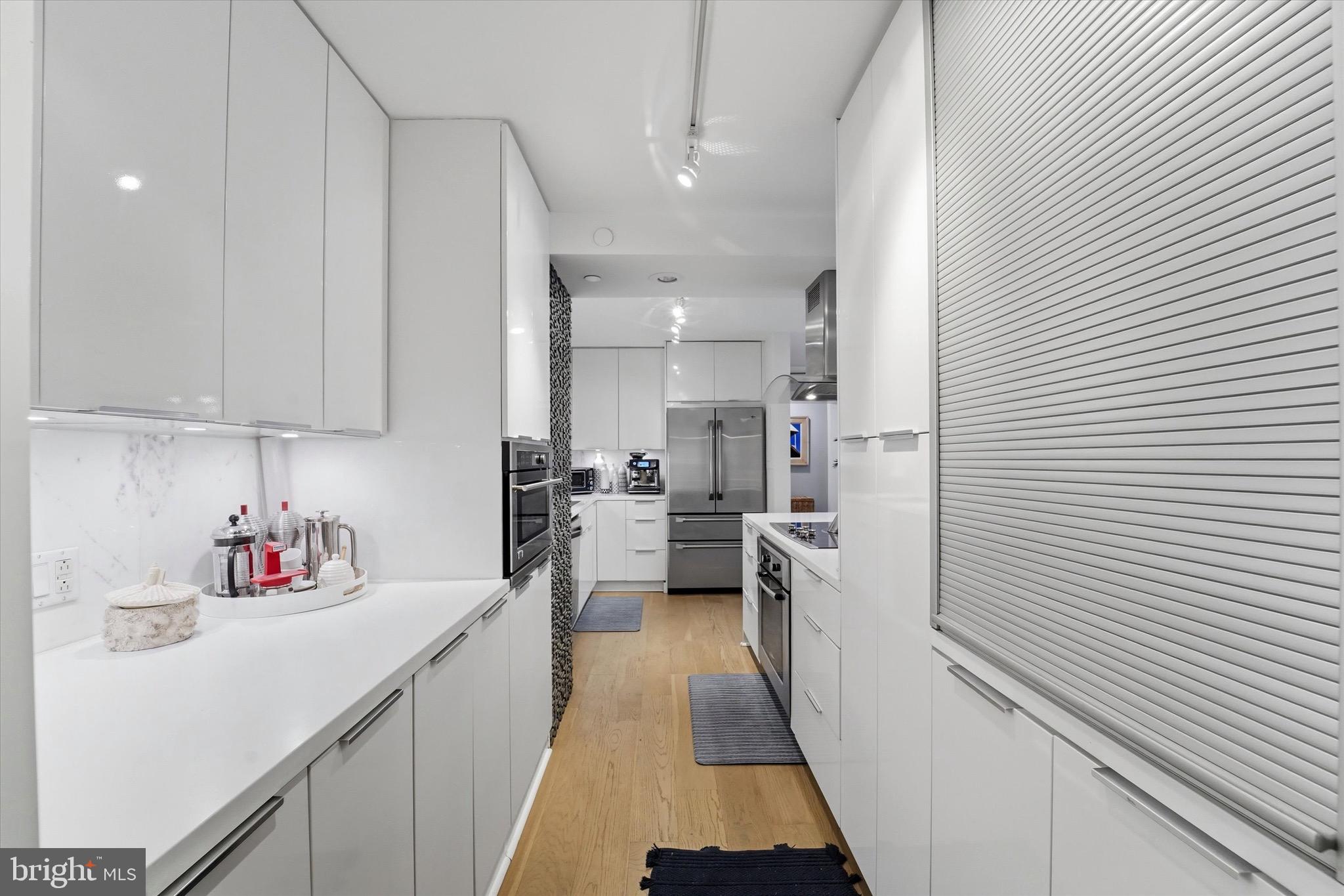 2018 WALNUT STREET 32 14CD