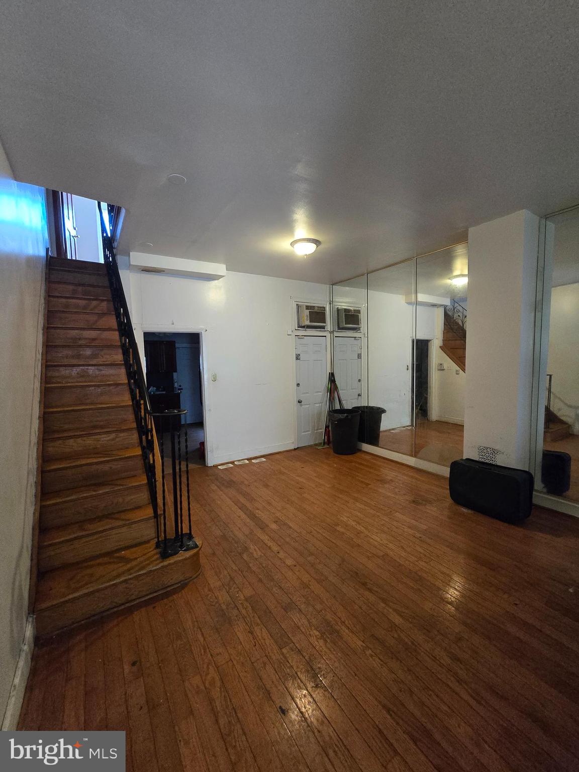 2739 N DARIEN STREET