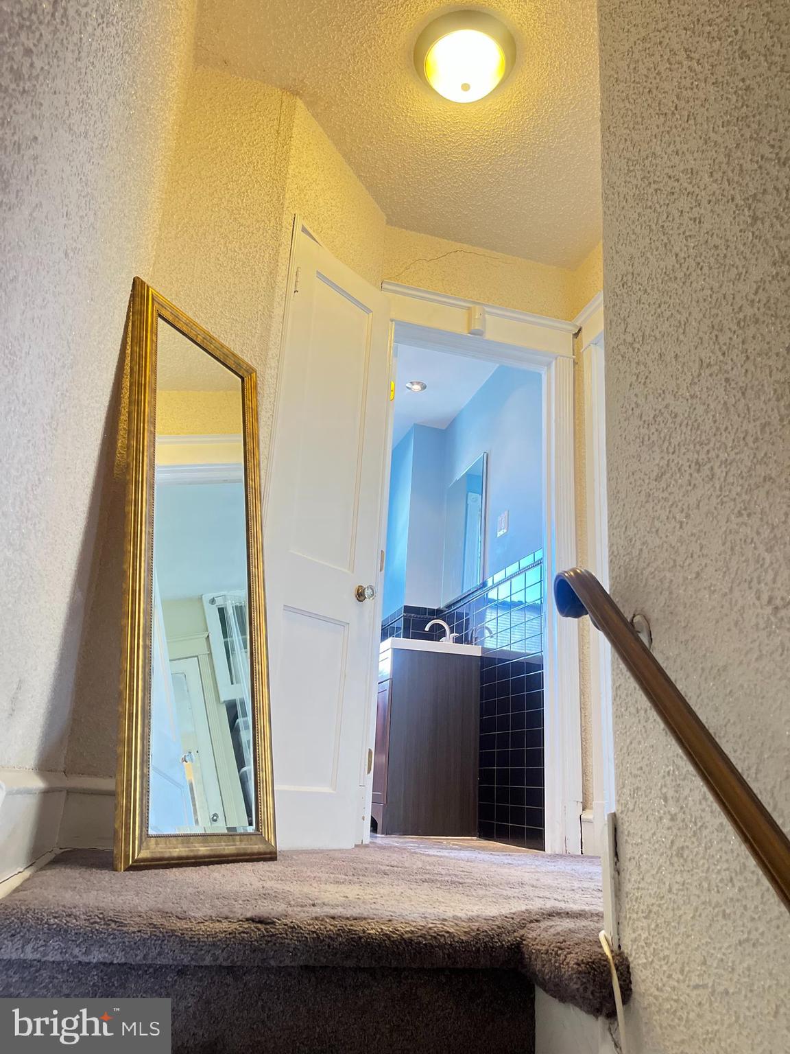 1061 EDGEMORE ROAD