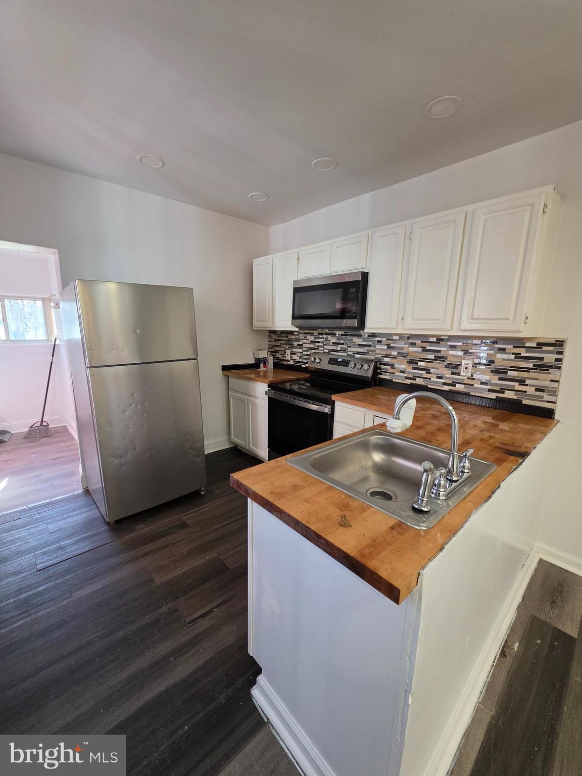 5723 N BEECHWOOD STREET