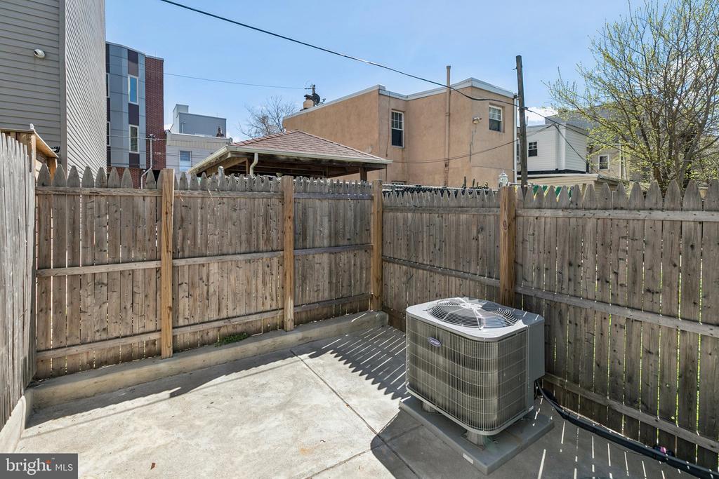 1941 N 9TH STREET