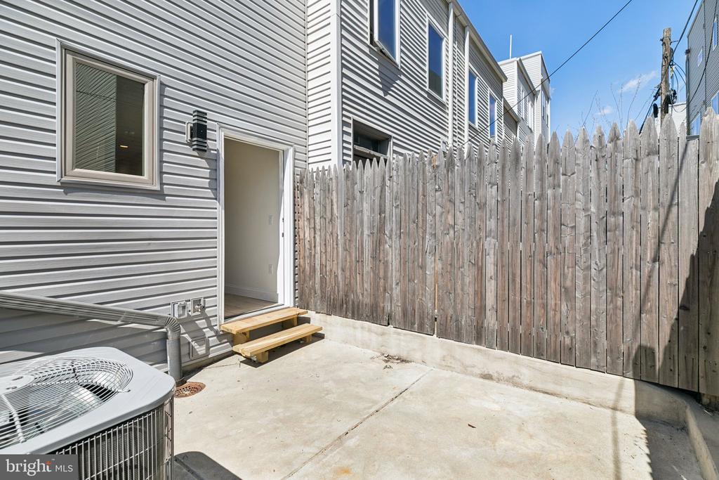 1941 N 9TH STREET