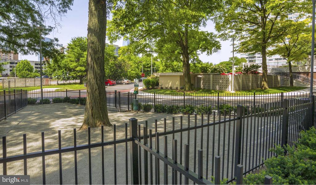 2200 BENJAMIN FRANKLIN PARKWAY W1907