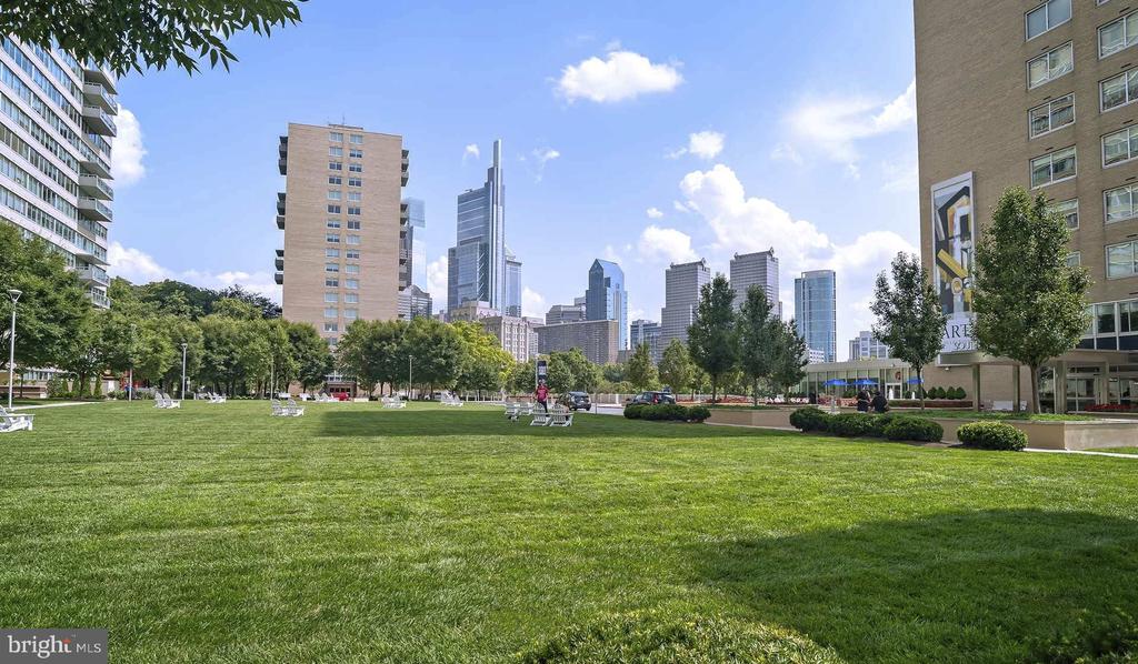 2200 BENJAMIN FRANKLIN PARKWAY W1907