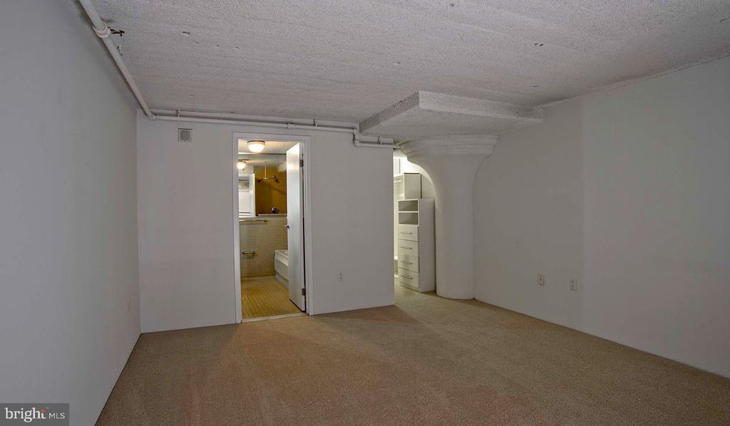 2300 WALNUT STREET 725
