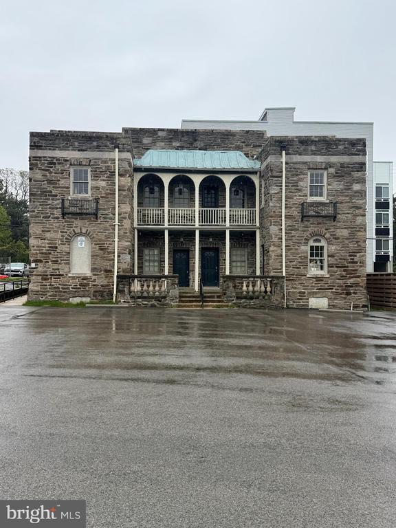 228 W CHELTEN AVENUE