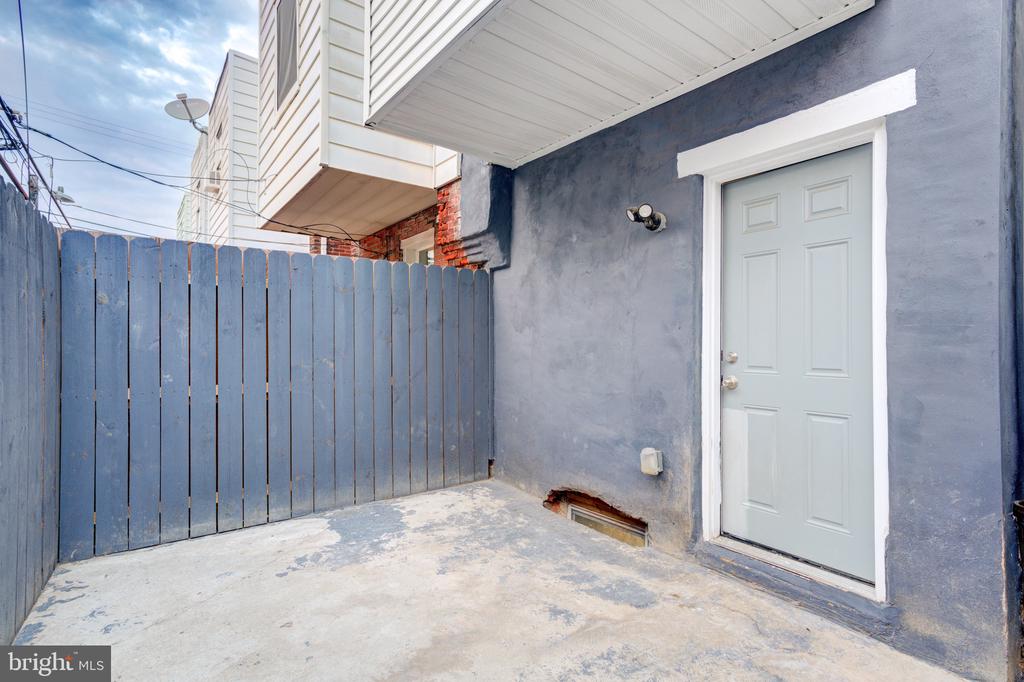2010 S CHADWICK STREET