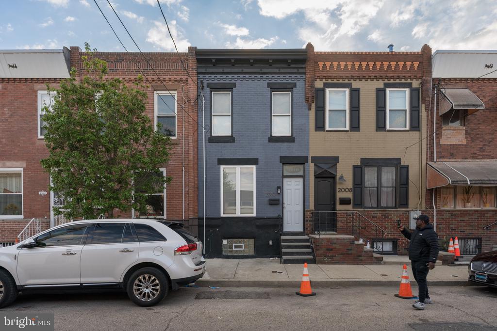 2010 S CHADWICK STREET
