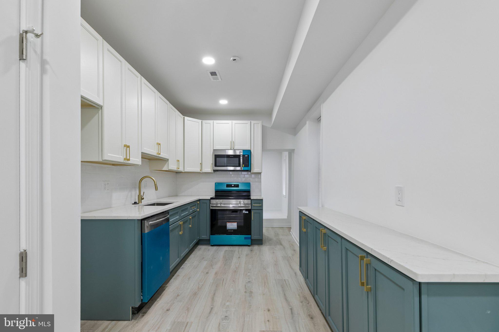 21 E SILVER STREET