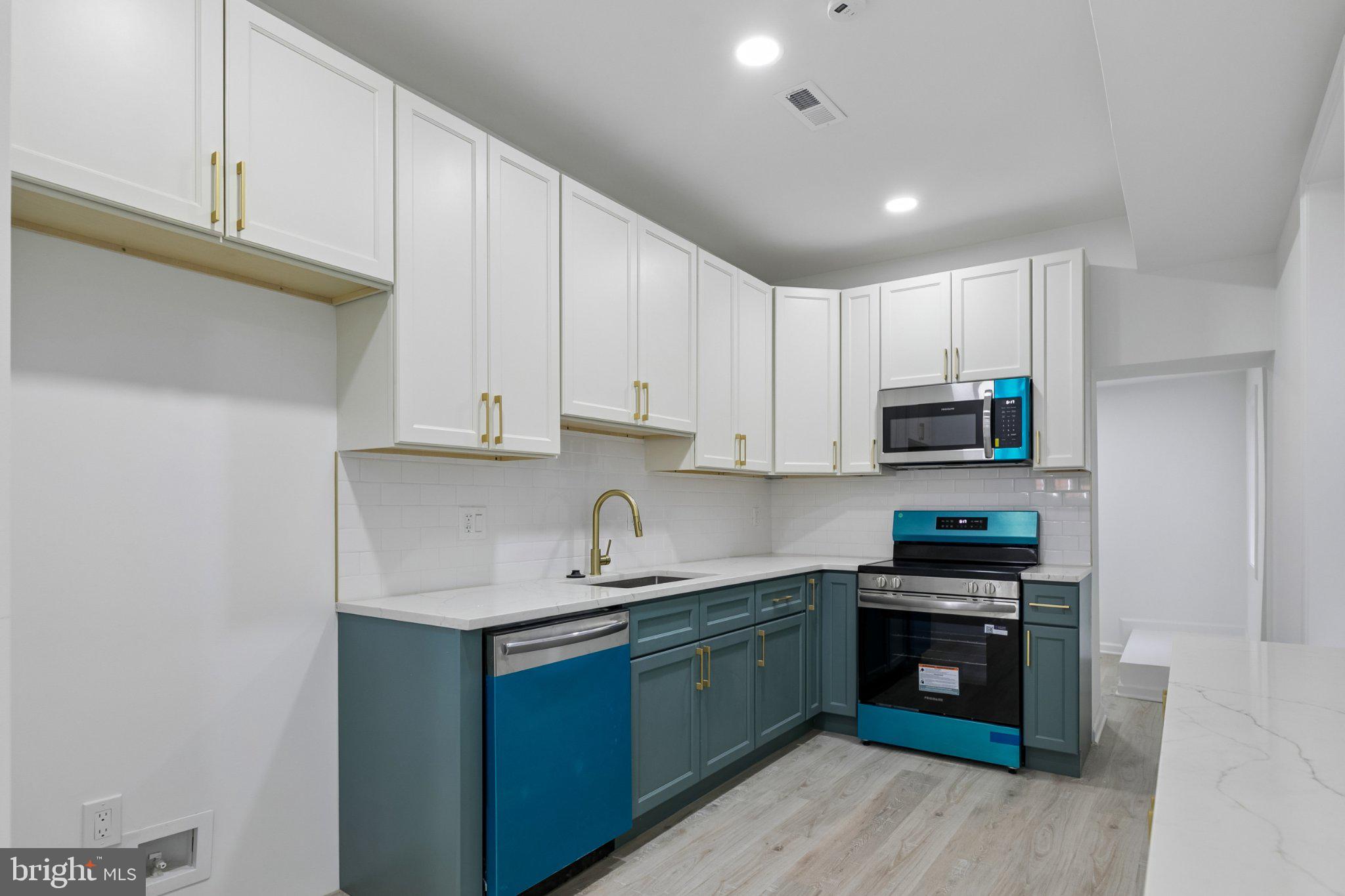 21 E SILVER STREET
