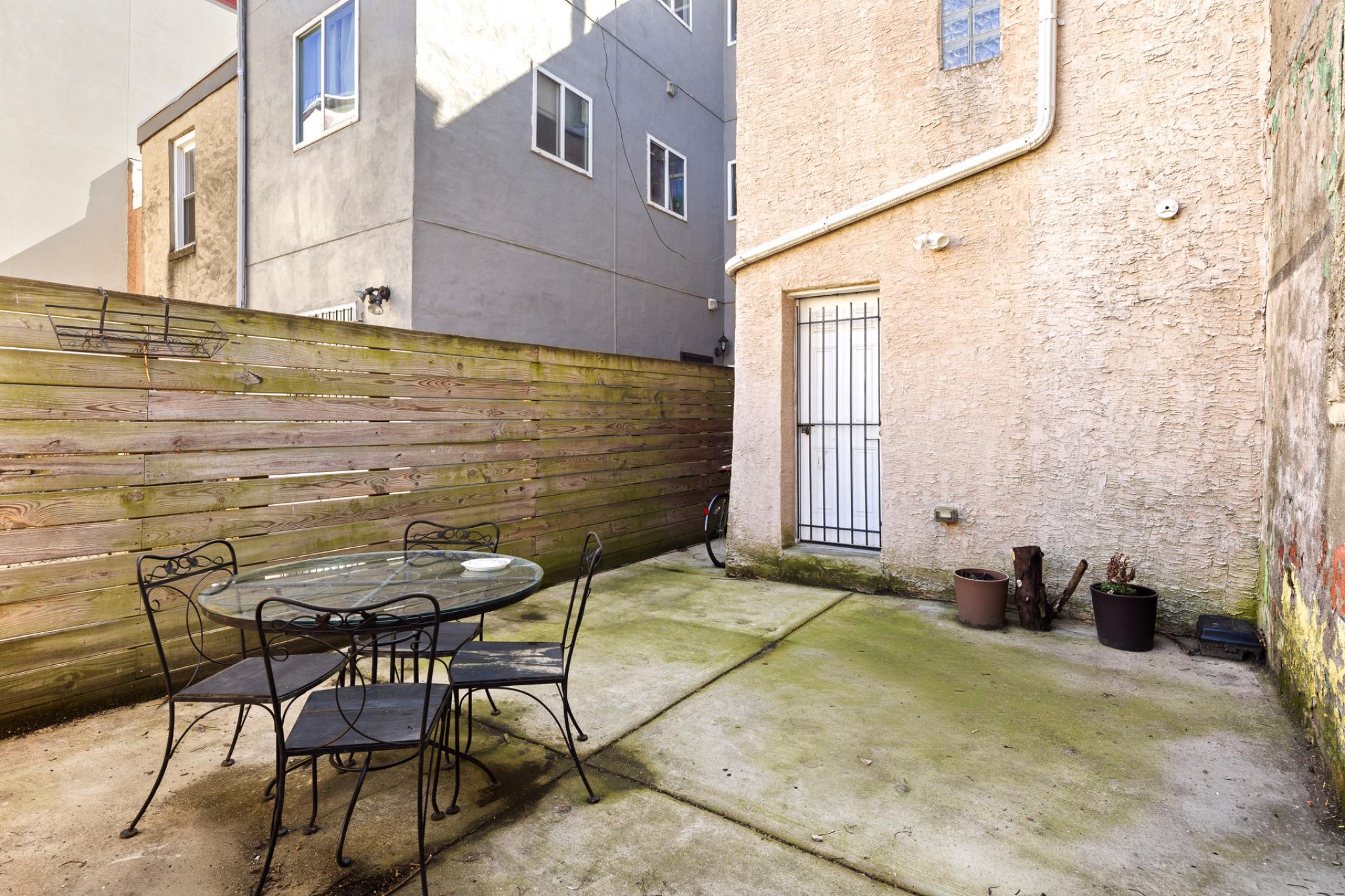 1609 W STILES STREET