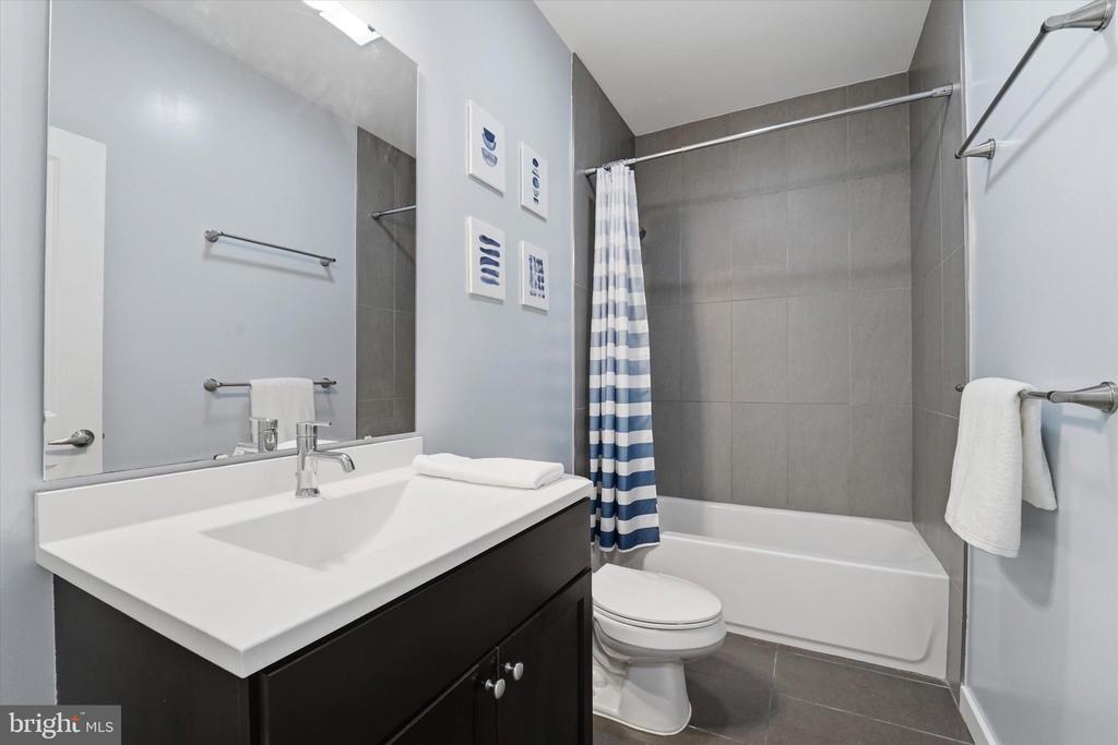 1608 RIDGE AVENUE 403