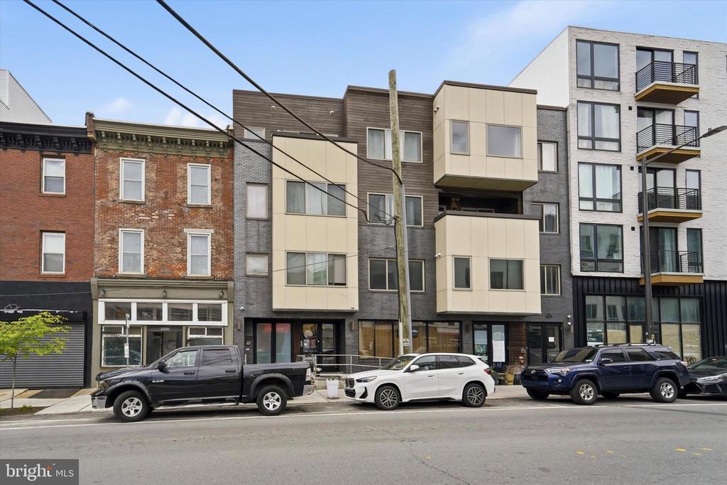 1608 RIDGE AVENUE 403