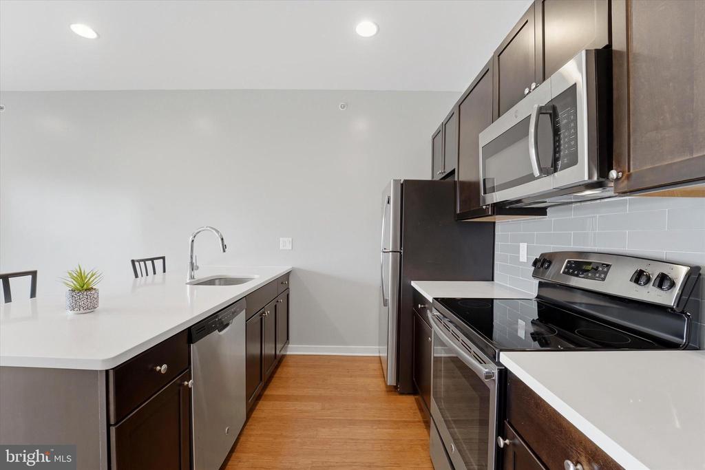 1608 RIDGE AVENUE 403