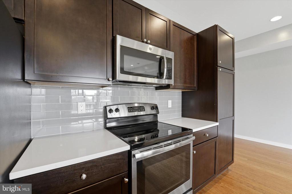 1608 RIDGE AVENUE 403