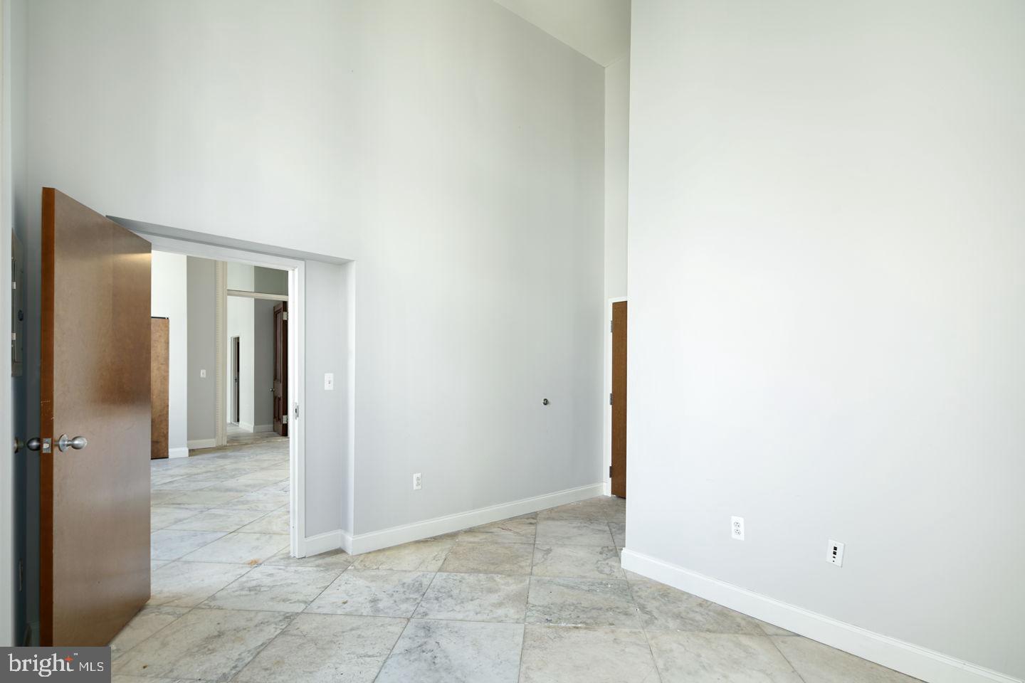 1001 CHESTNUT STREET 13 305E