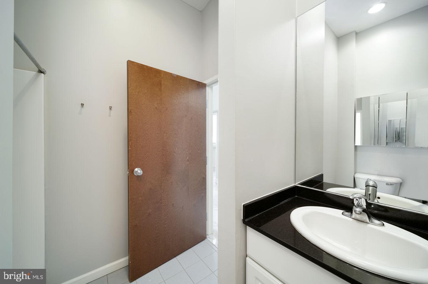 1001 CHESTNUT STREET 13 305E