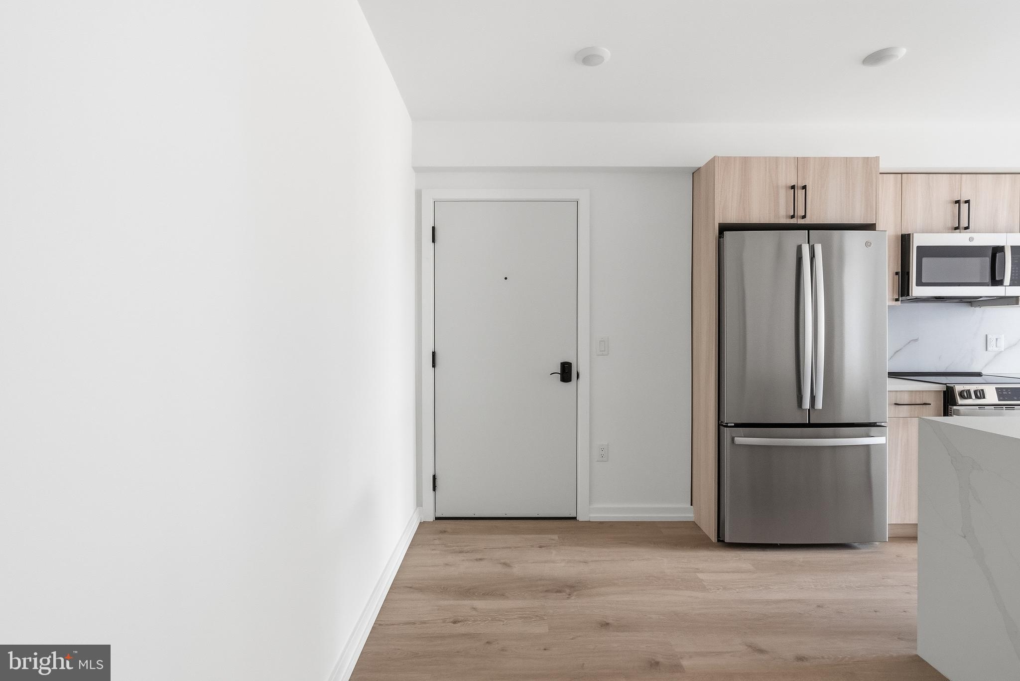208 VINE STREET 2A