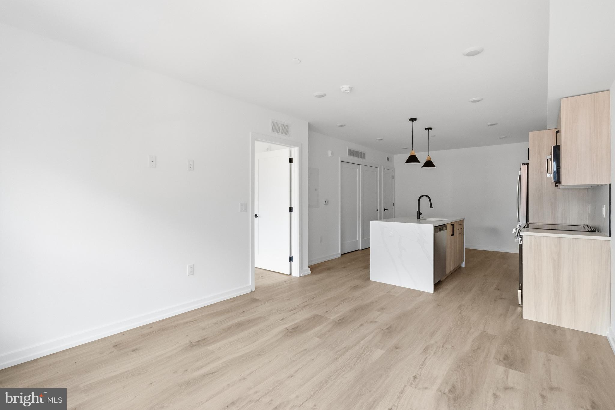 208 VINE STREET 2A